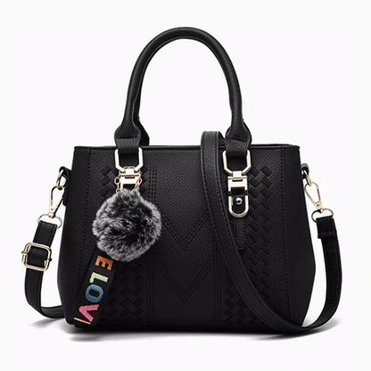 Bolsa Feminina Tiracolo PU com Bordado e Pompom Casual