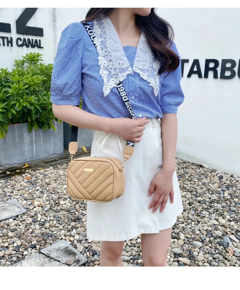 Bolsa Feminina Crossbody PU Textura Listrada Casual 2024