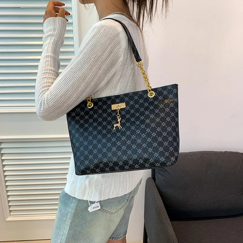 Bolsa Tote Feminina Grande em Couro PU Macio com Tassel