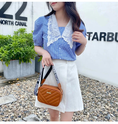 Bolsa Feminina Crossbody PU Textura Listrada Casual 2024