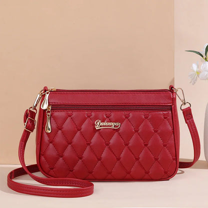 Bolsa Feminina Tiracolo PU com Bordado e Pompom Casual